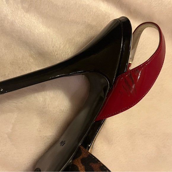 Guess platform peep toe sling backs 8.5. Red patent leather & leopard pattern. - Picture 6 of 12